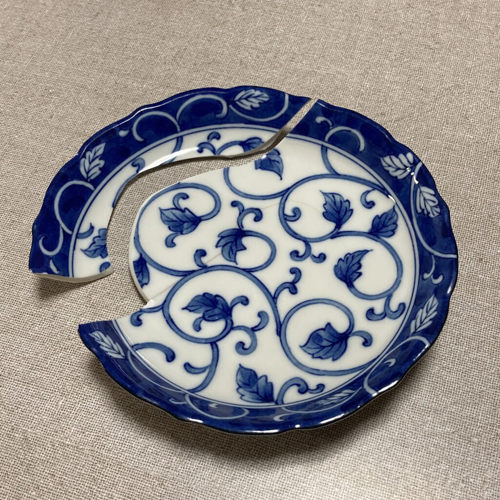 お気に入りの器を金継ぎでよみがえらせる